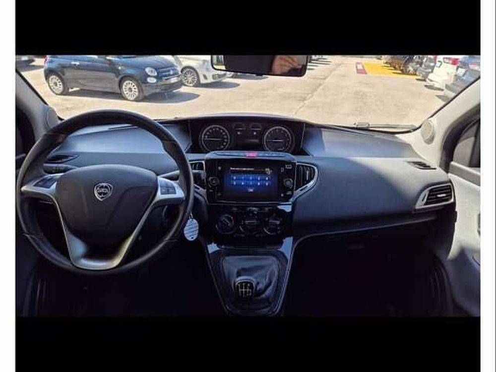 Lancia Ypsilon usata a Perugia (12)