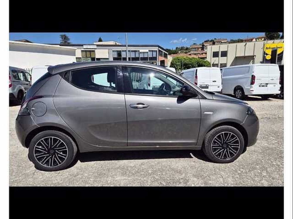 Lancia Ypsilon usata a Perugia (6)