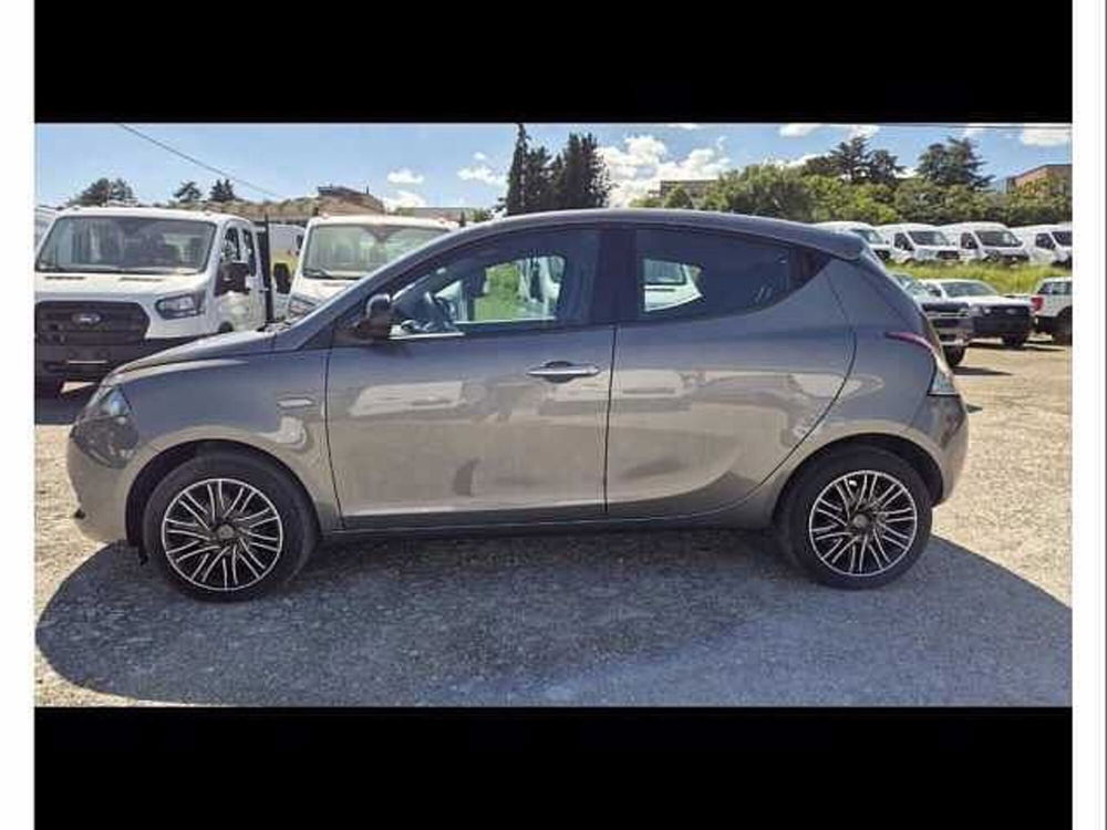 Lancia Ypsilon usata a Perugia (7)