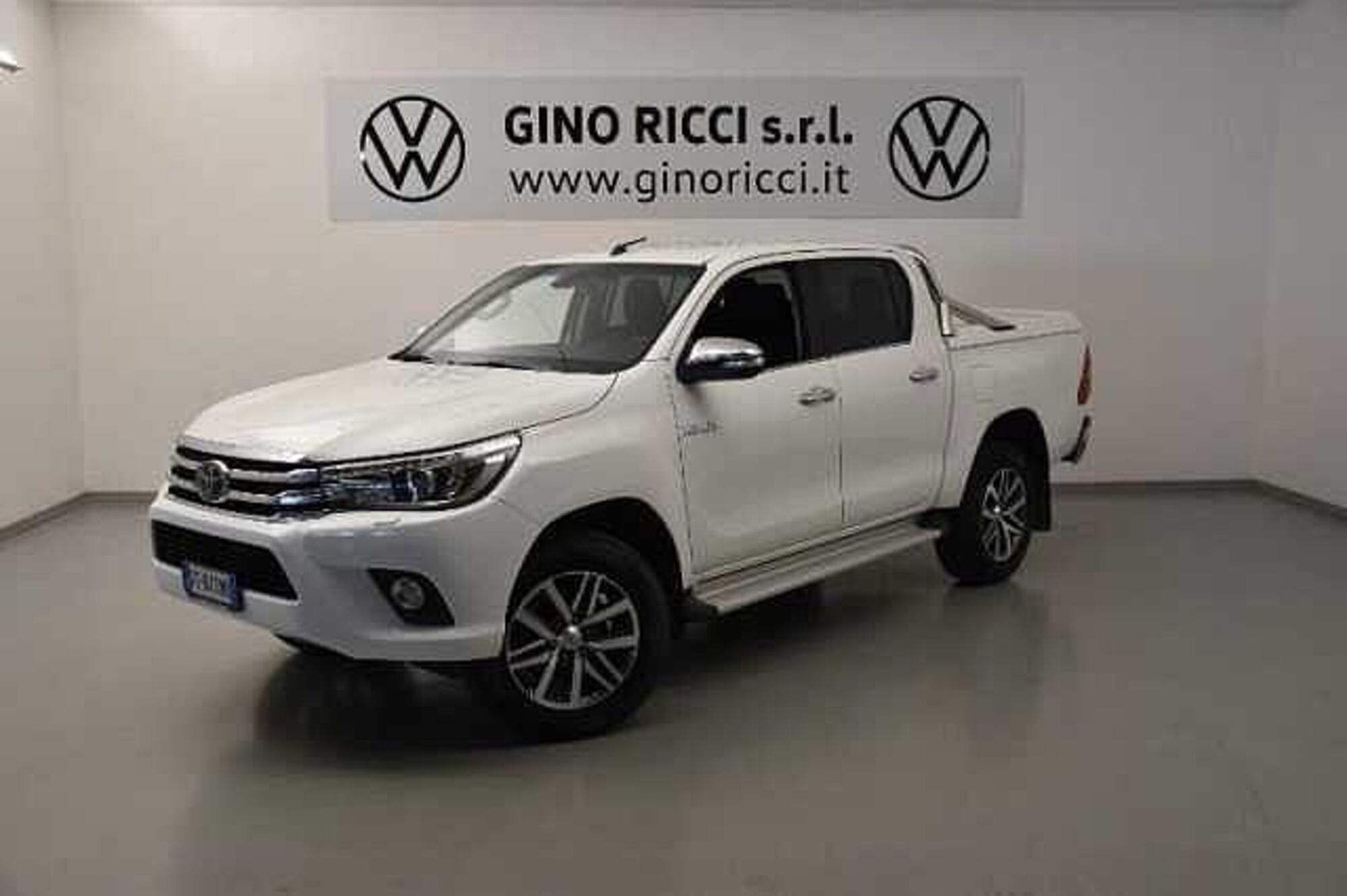 Toyota Hilux 2.D-4D 4WD porte Double Cab Lounge  del 2016 usata a Cesena