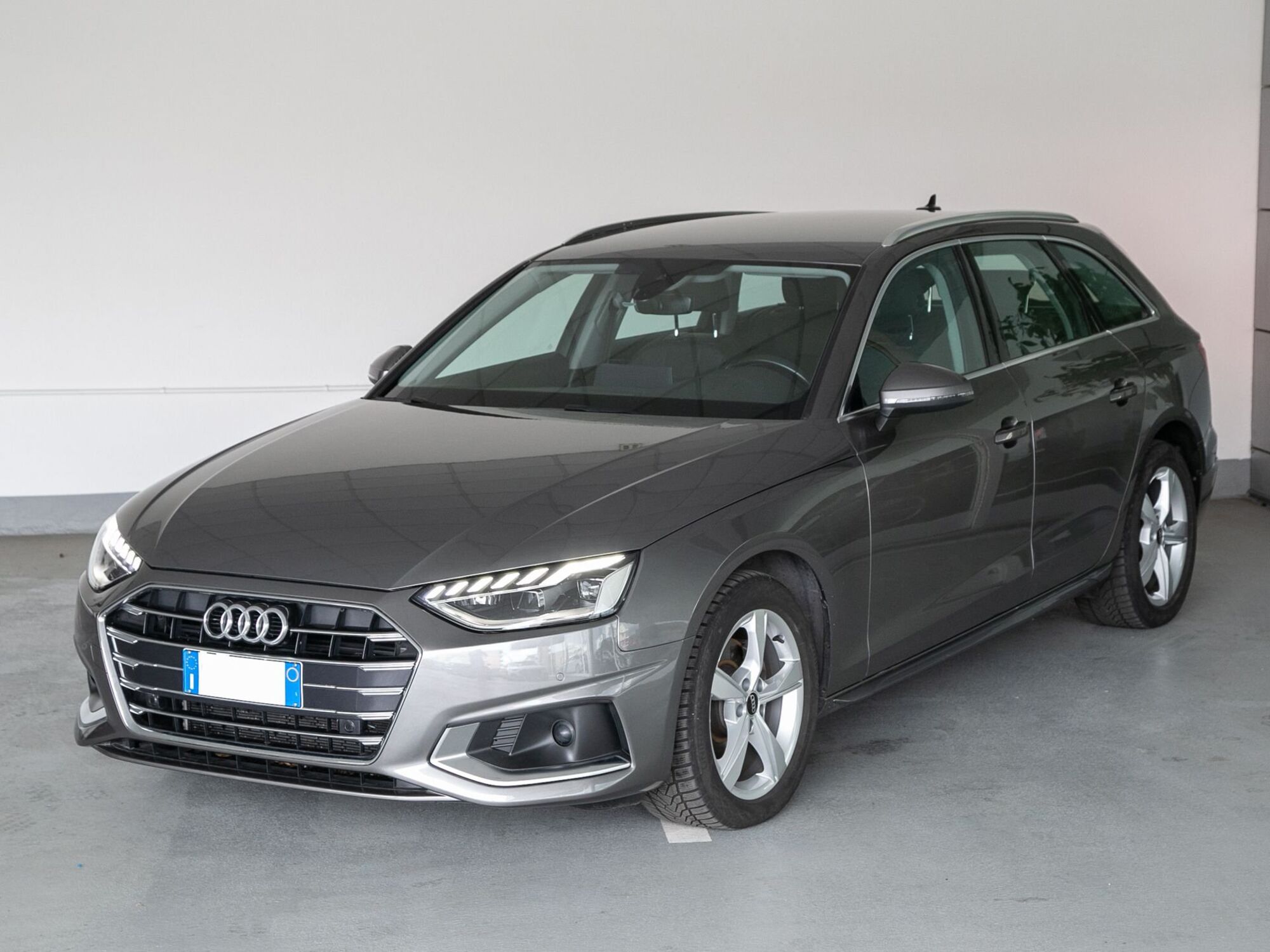 Audi A4 Avant 35 TDI/163 CV S tronic S line edition  del 2021 usata a Catania