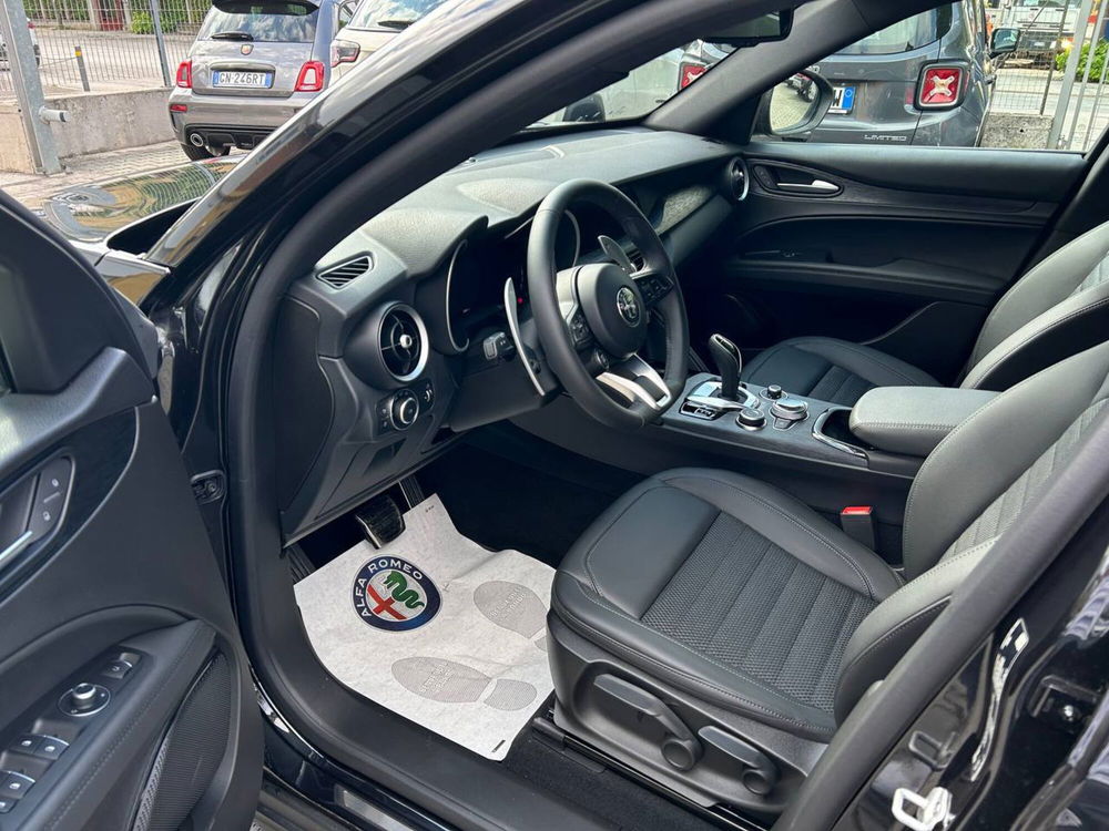 Alfa Romeo Stelvio nuova a Ancona (9)