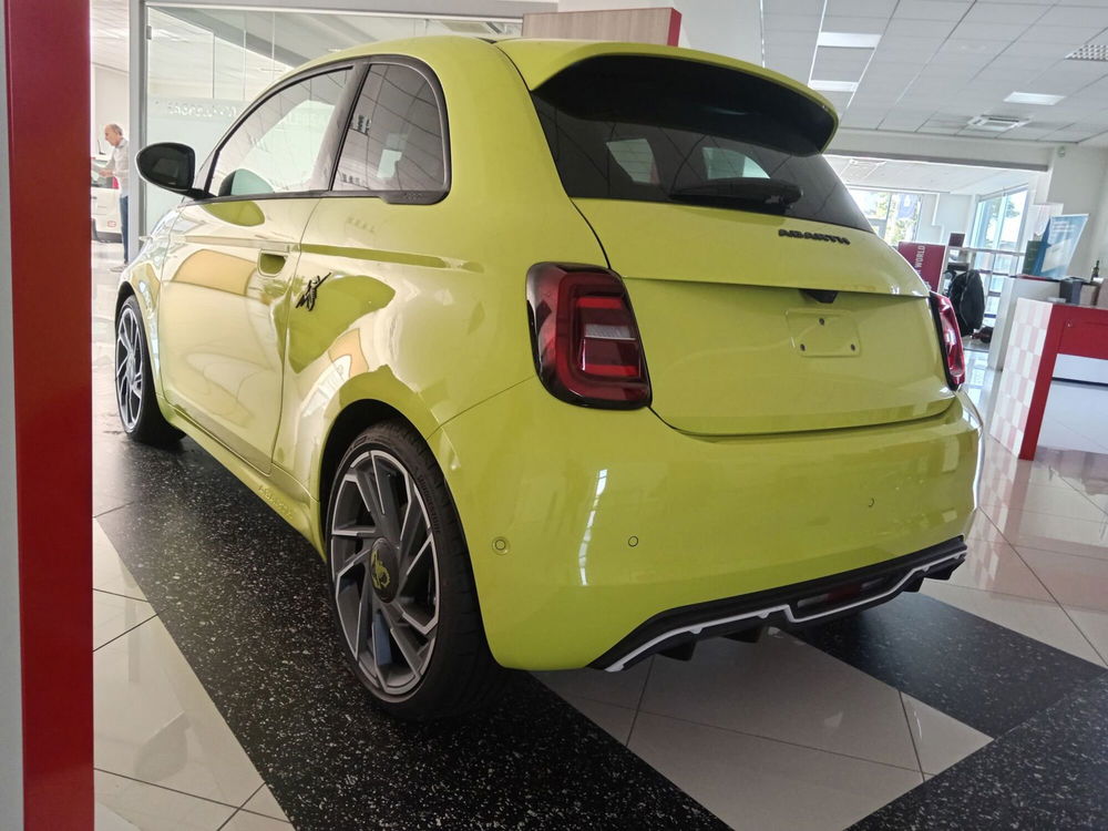 Abarth 500e Cabrio nuova a Alessandria (7)