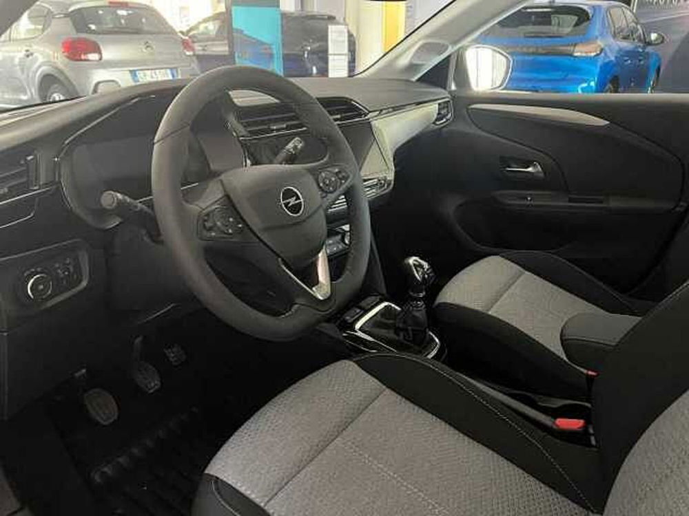 Opel Corsa nuova a Vibo Valentia (9)