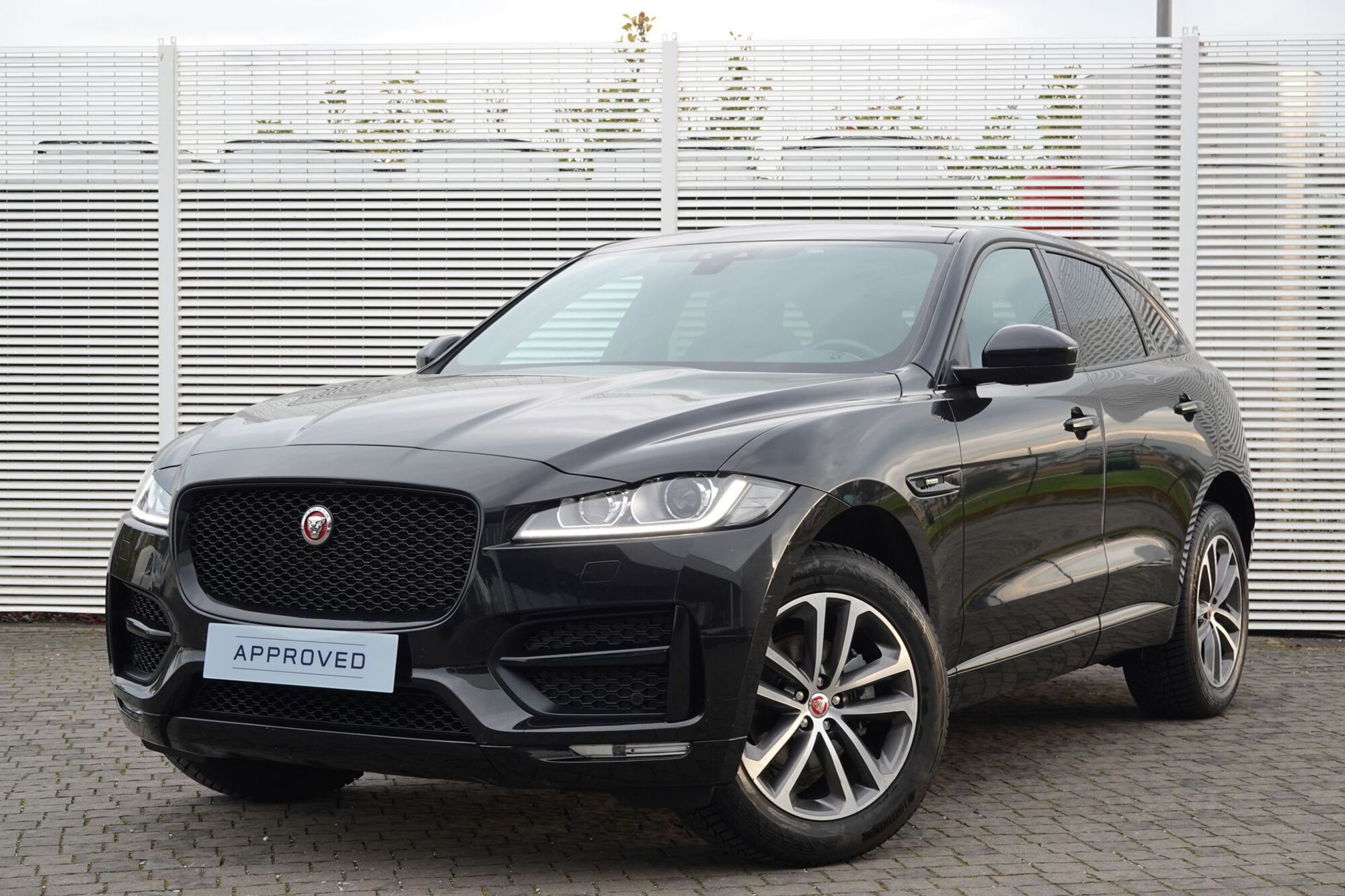 Jaguar F-Pace 2.0 D 180 CV AWD R-Sport  del 2020 usata a San Giovanni Teatino