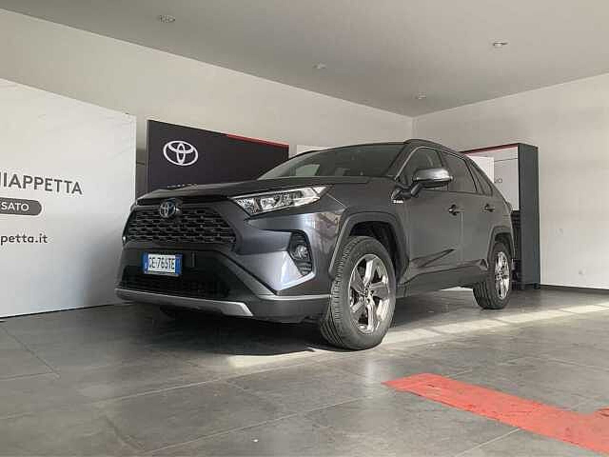 Toyota Rav4 HV (222CV) E-CVT AWD-i Adventure  del 2021 usata a Rende