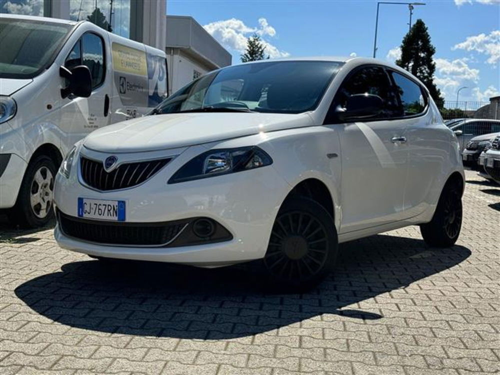 Lancia Ypsilon usata a Pavia (8)