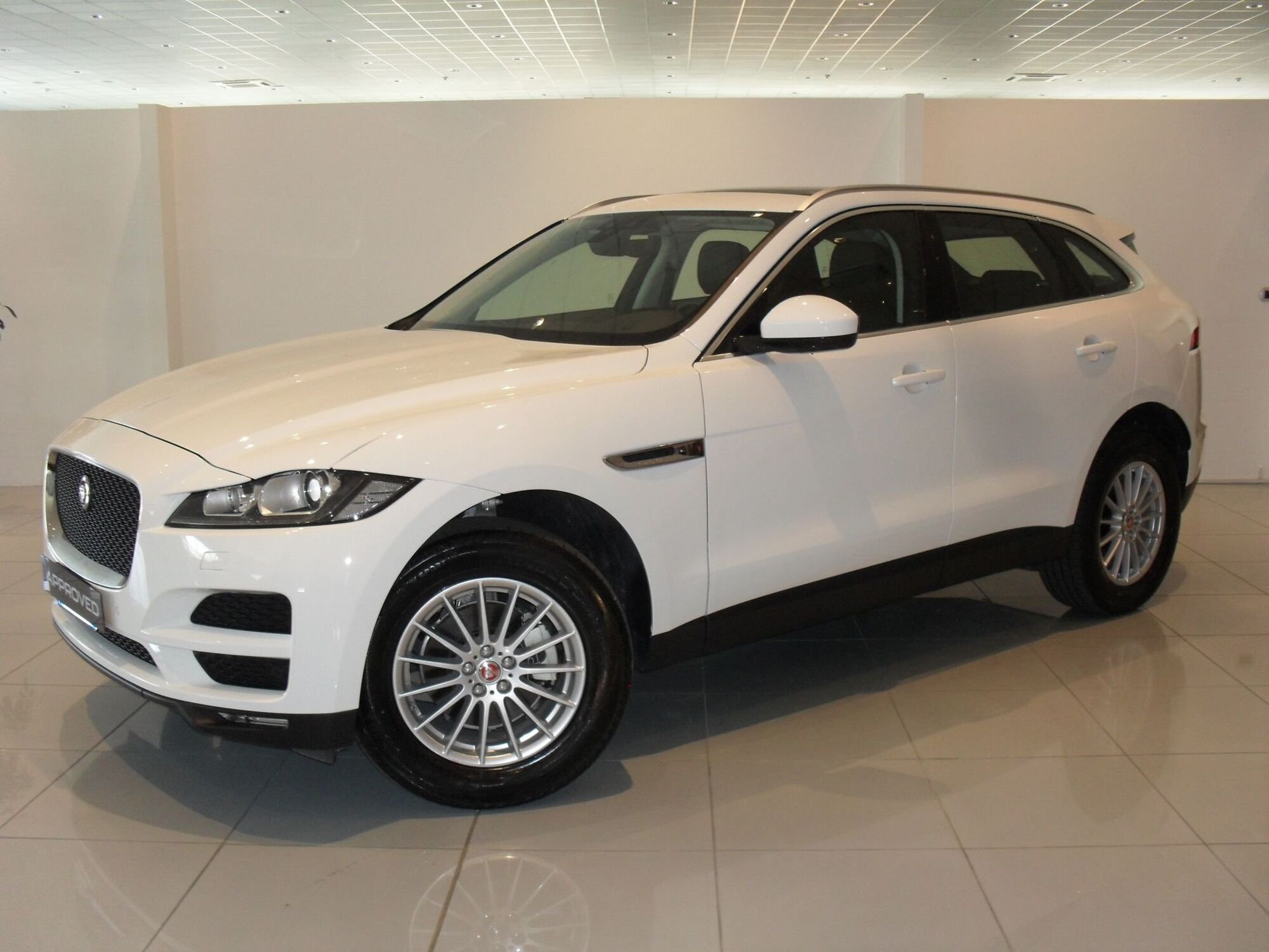 Jaguar F-Pace 2.0 D 180 CV AWD Prestige  del 2020 usata a Rende