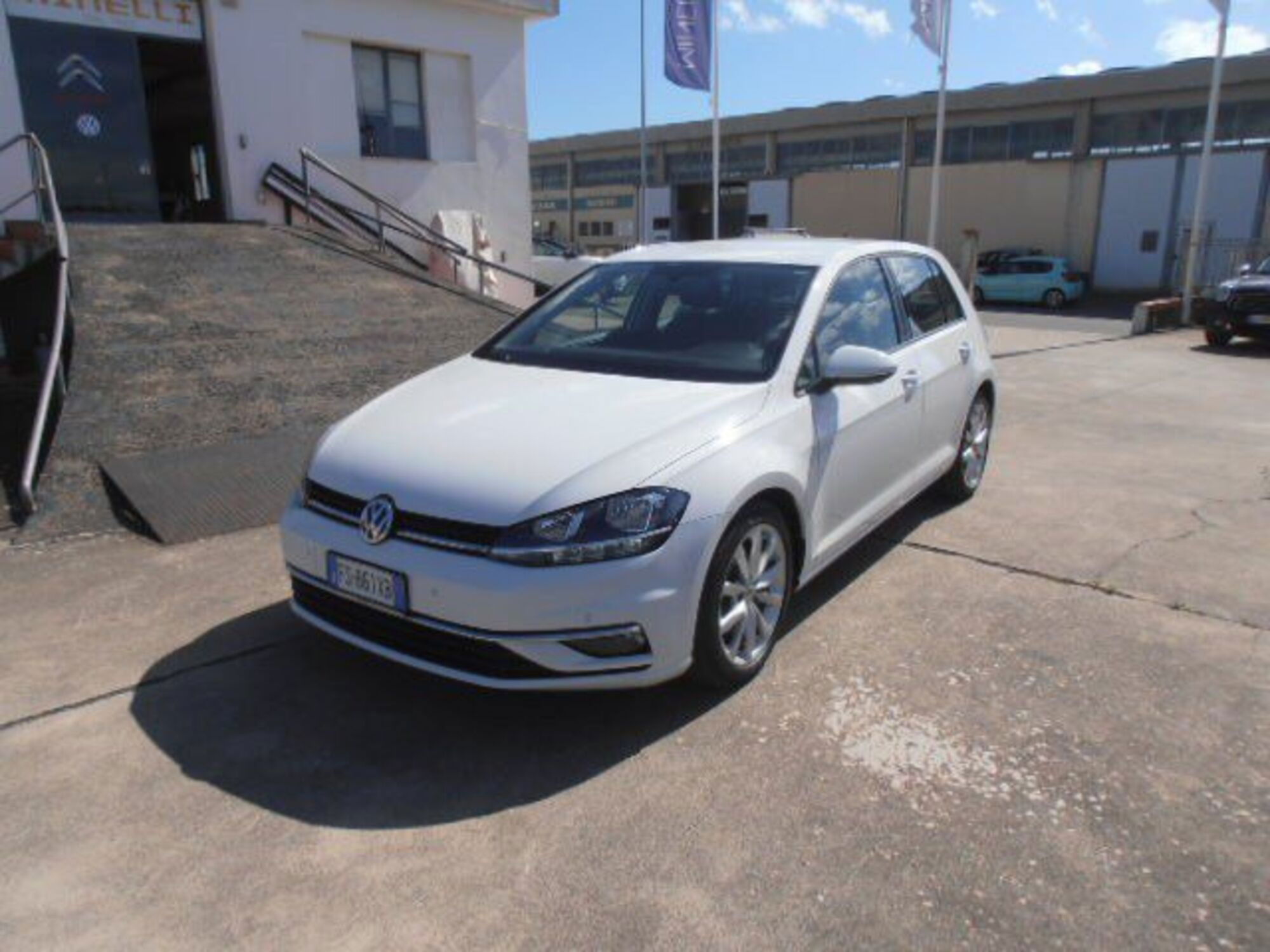 Volkswagen Golf 1.6 TDI 115 CV 5p. Highline BlueMotion Technology  del 2019 usata a San Vincenzo