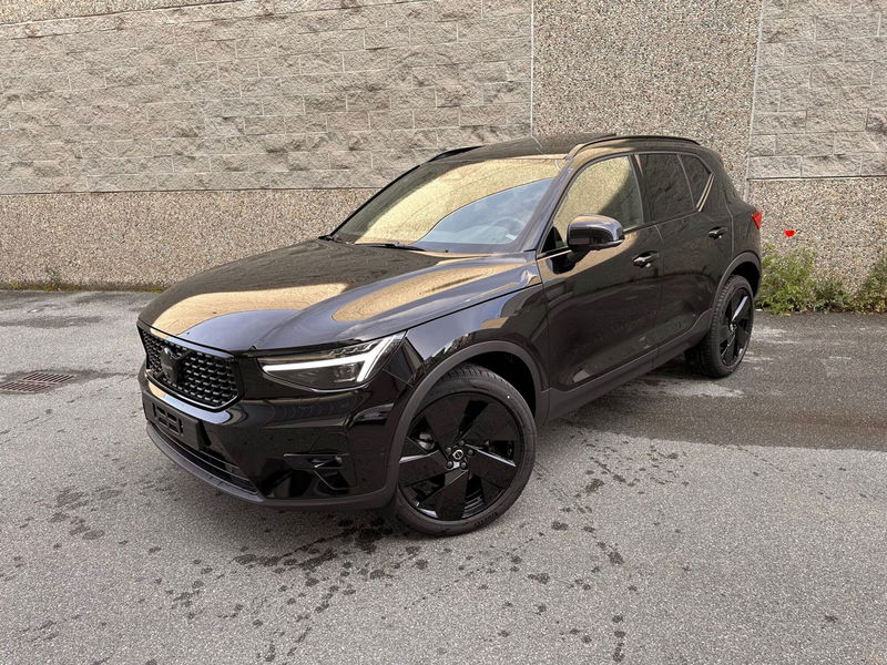 Volvo XC40 2.0 b3 Ultra Black Edition auto nuova a Bergamo