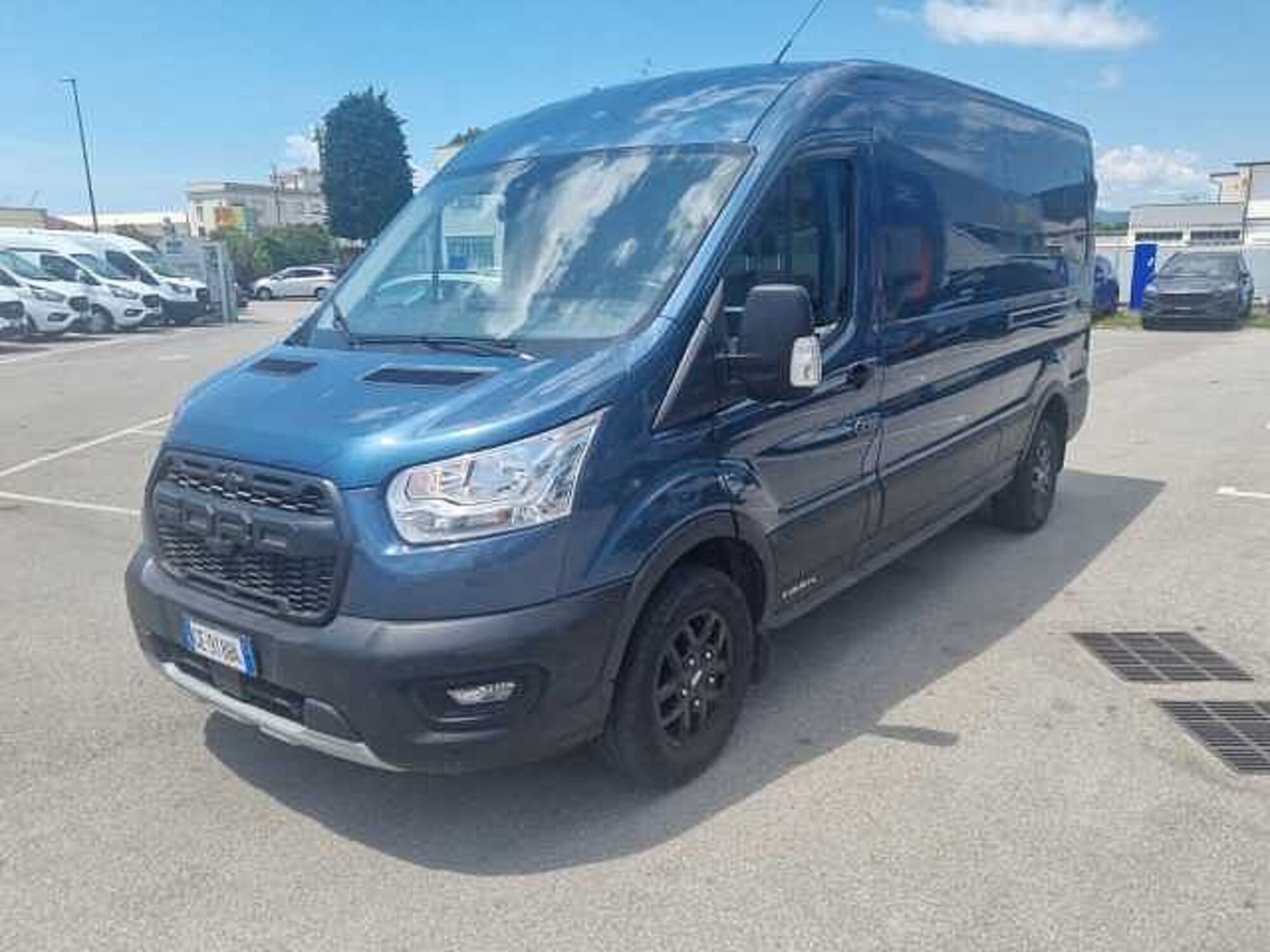 Ford Transit Furgone 350 2.0TDCi EcoBlue 185CV PM-TM Furgone Trail  del 2021 usata a Salerno