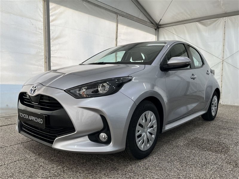 Toyota Yaris 1.5 Hybrid 5 porte Energy del 2021 usata a Verano Brianza