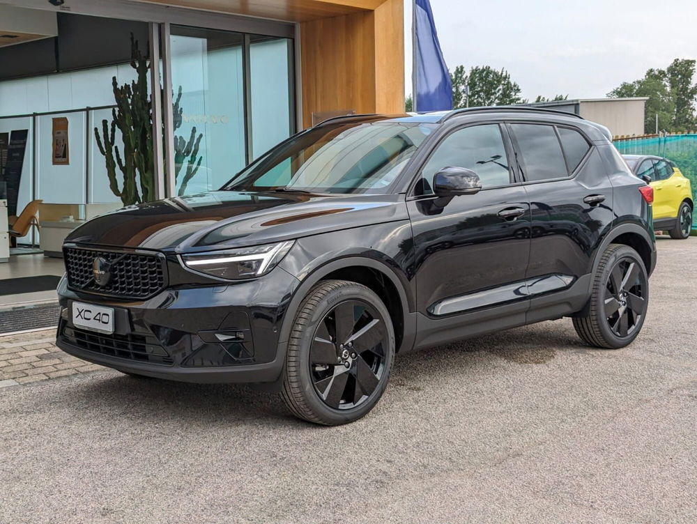 Volvo XC40 nuova a Pescara (6)