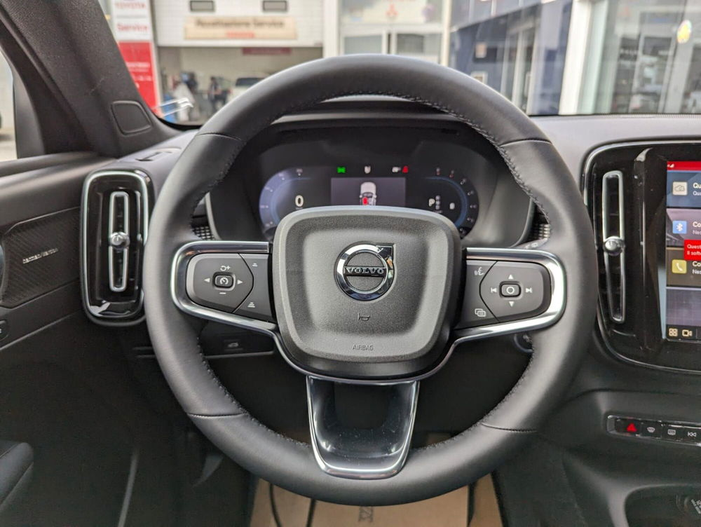 Volvo XC40 nuova a Pescara (7)