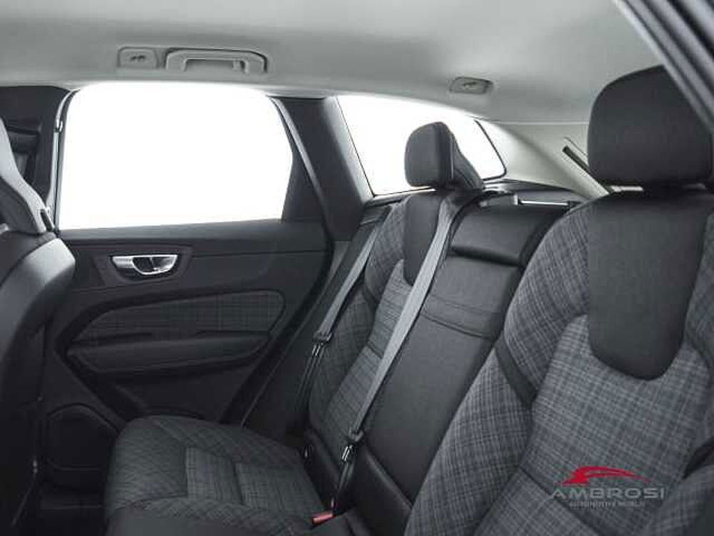 Volvo XC60 nuova a Viterbo (10)