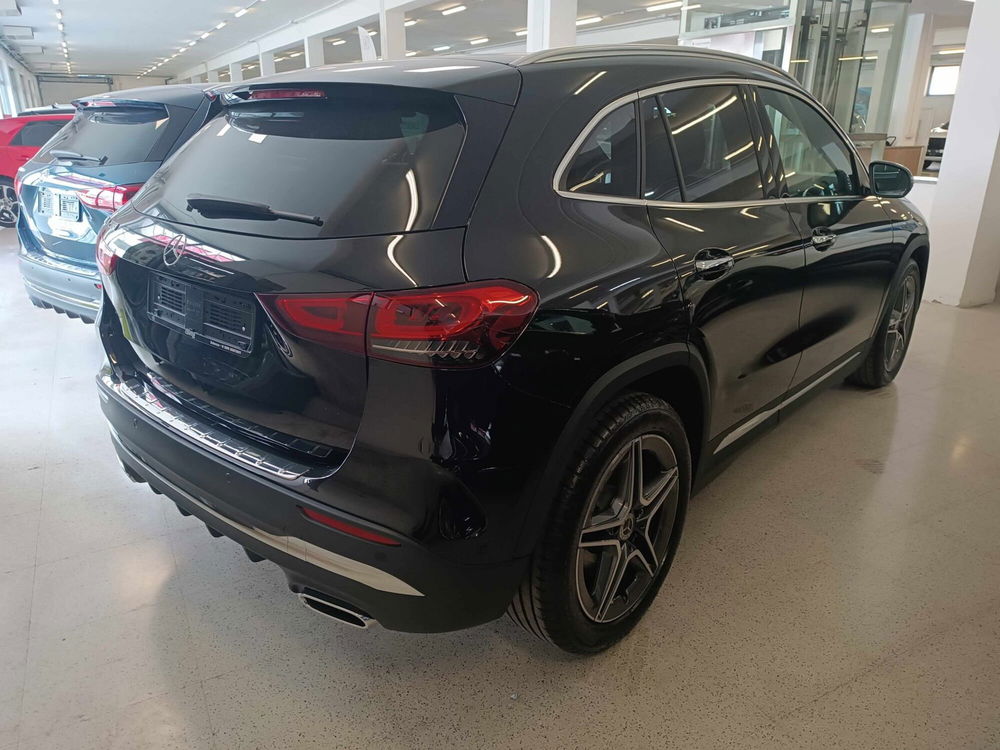 Mercedes-Benz GLA SUV nuova a Salerno (2)