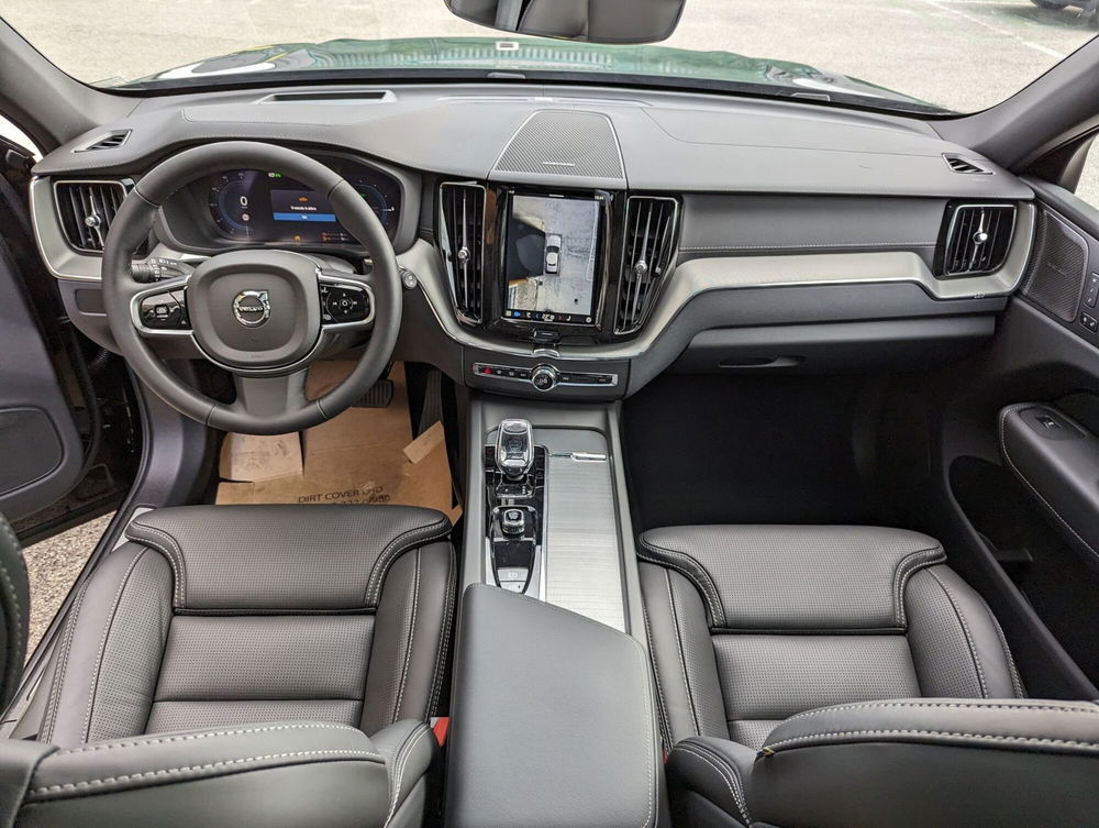 Volvo XC60 nuova a Pescara (14)