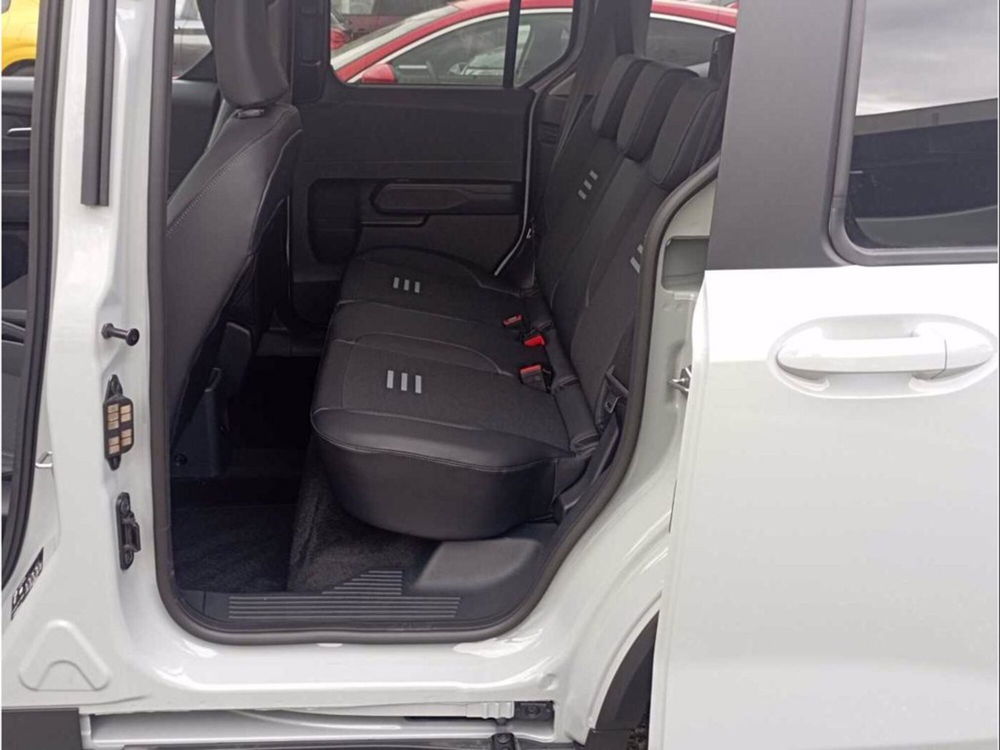 Ford Tourneo Courier nuova a Milano (7)