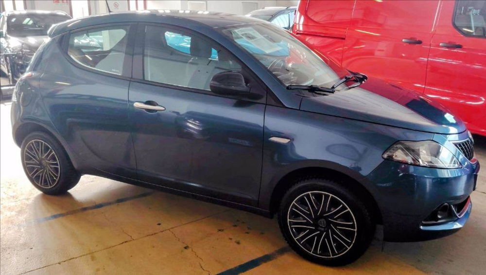 Lancia Ypsilon usata a Milano (3)