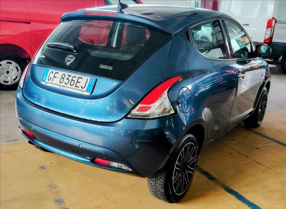 Lancia Ypsilon usata a Milano (4)