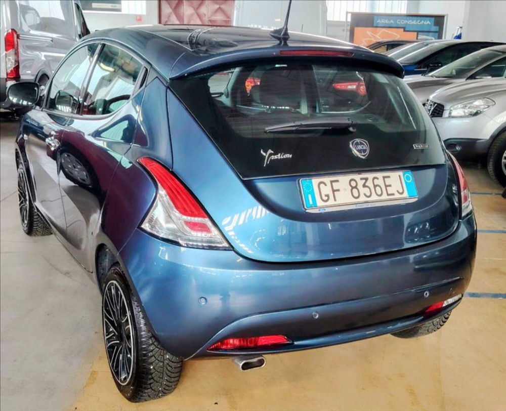 Lancia Ypsilon usata a Milano (5)