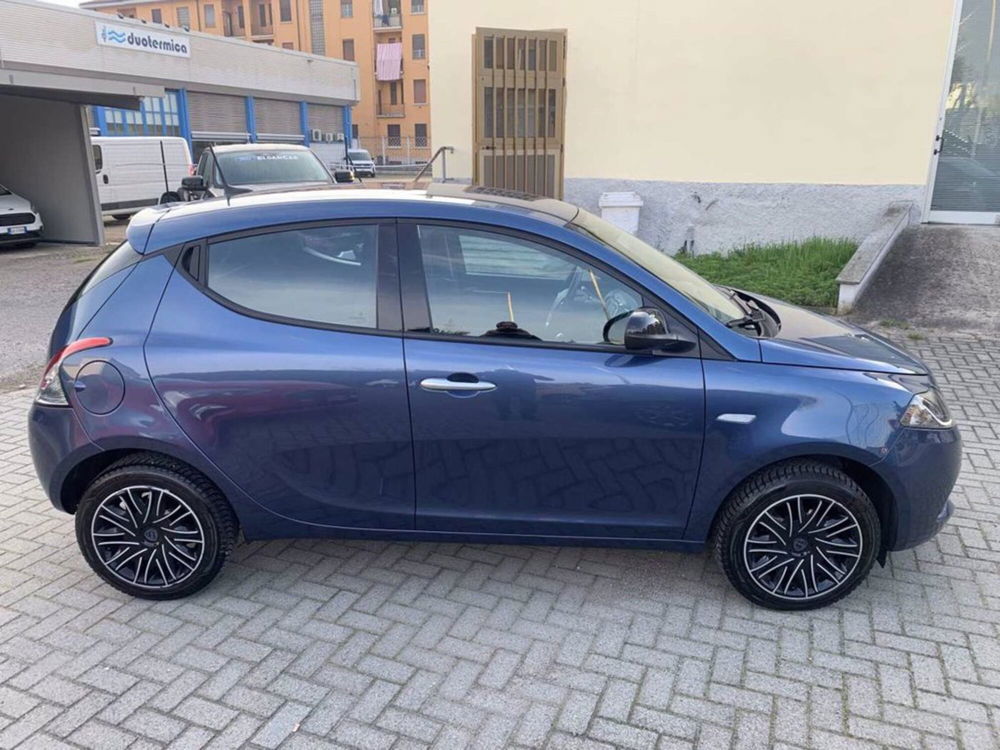 Lancia Ypsilon usata a Milano (2)