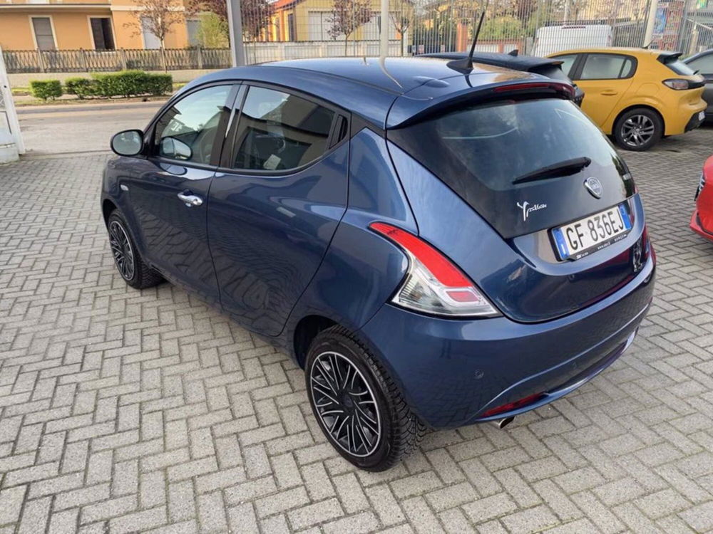 Lancia Ypsilon usata a Milano (5)