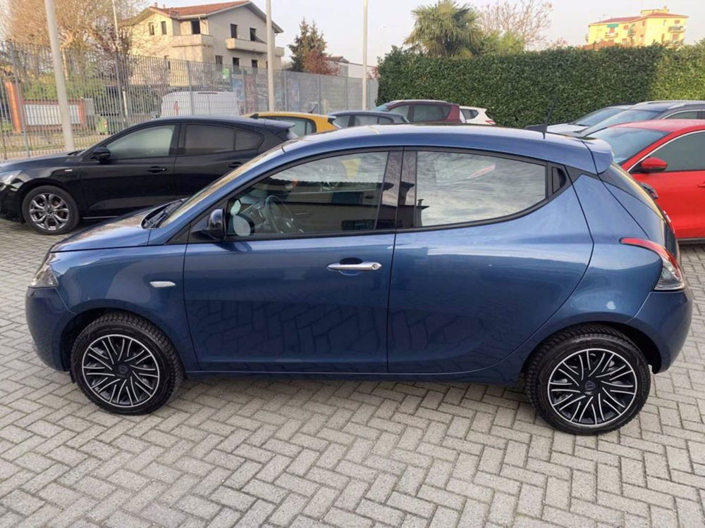 Lancia Ypsilon usata a Milano (6)