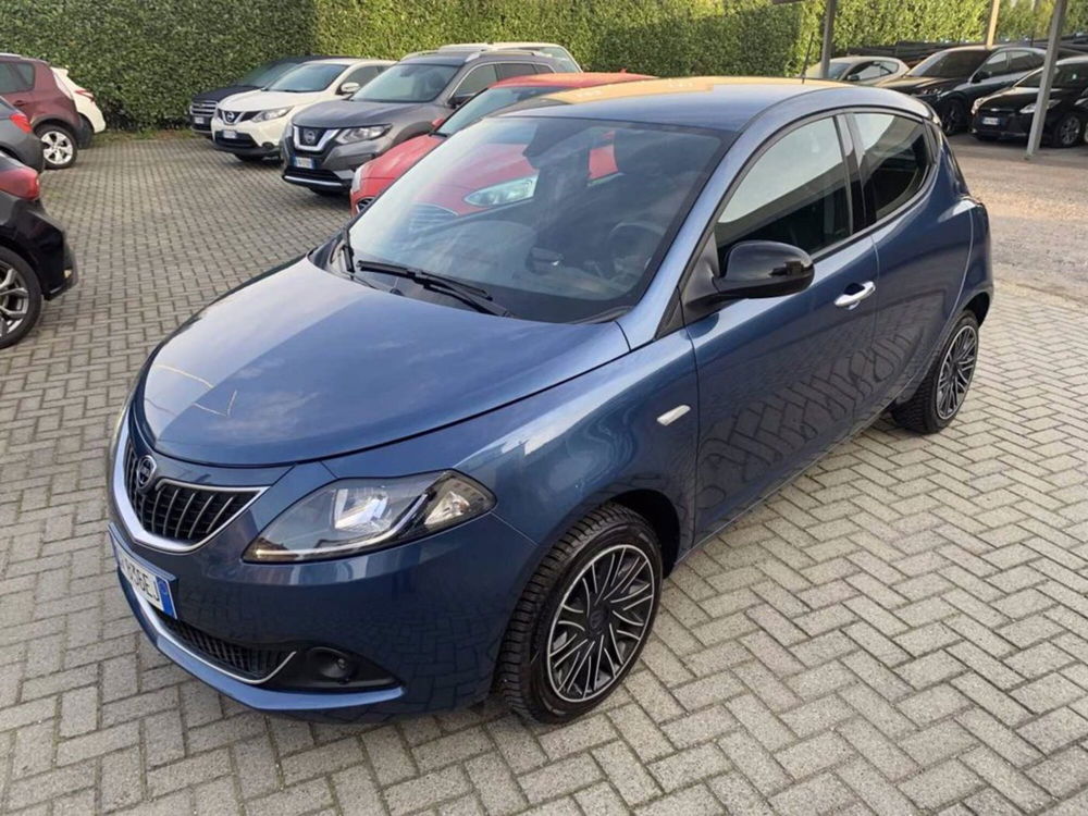 Lancia Ypsilon usata a Milano (7)