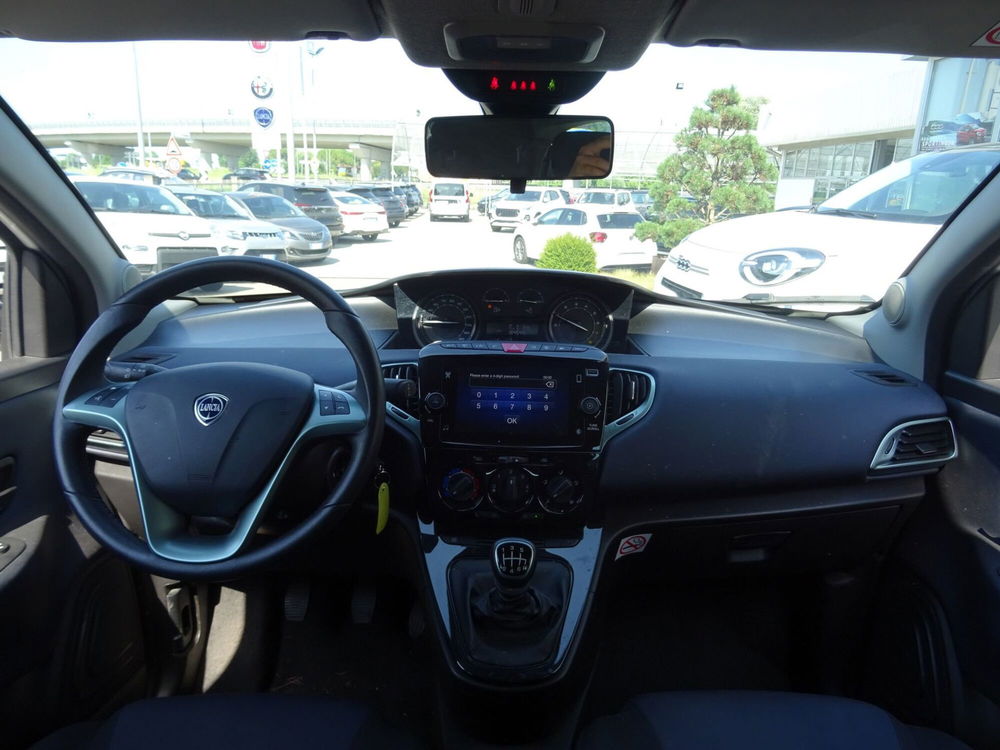 Lancia Ypsilon usata a Venezia (9)