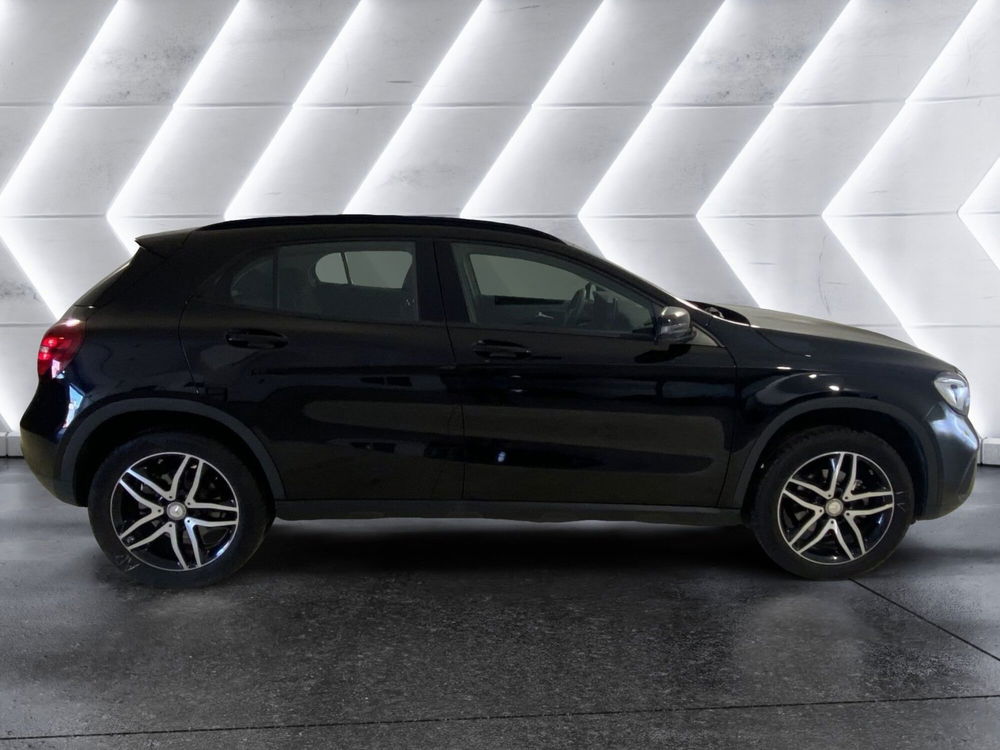 Mercedes-Benz GLA SUV usata a Napoli (5)