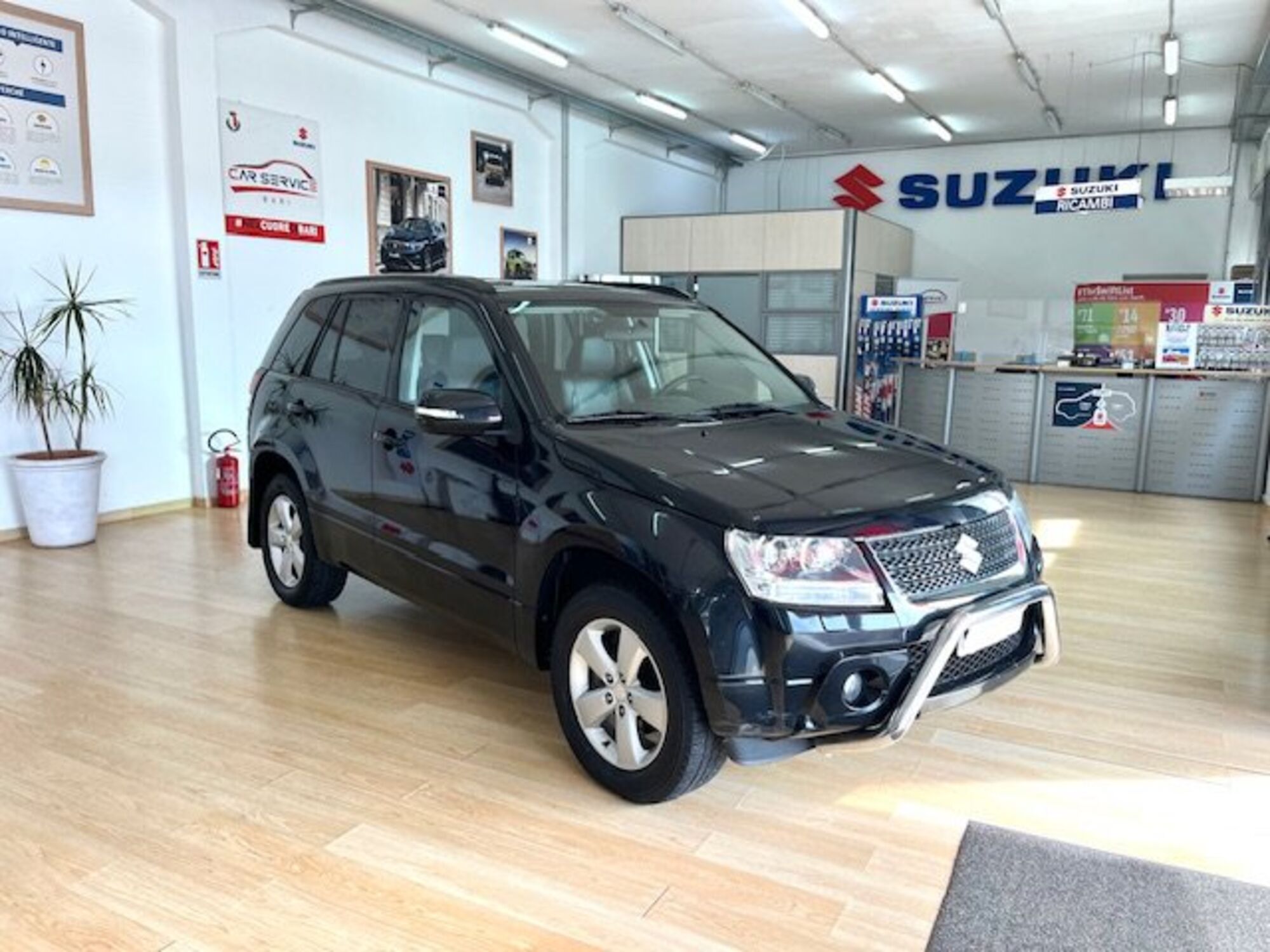 Suzuki Grand Vitara 1.9 DDiS 5 porte Crossover del 2011 usata a Bari