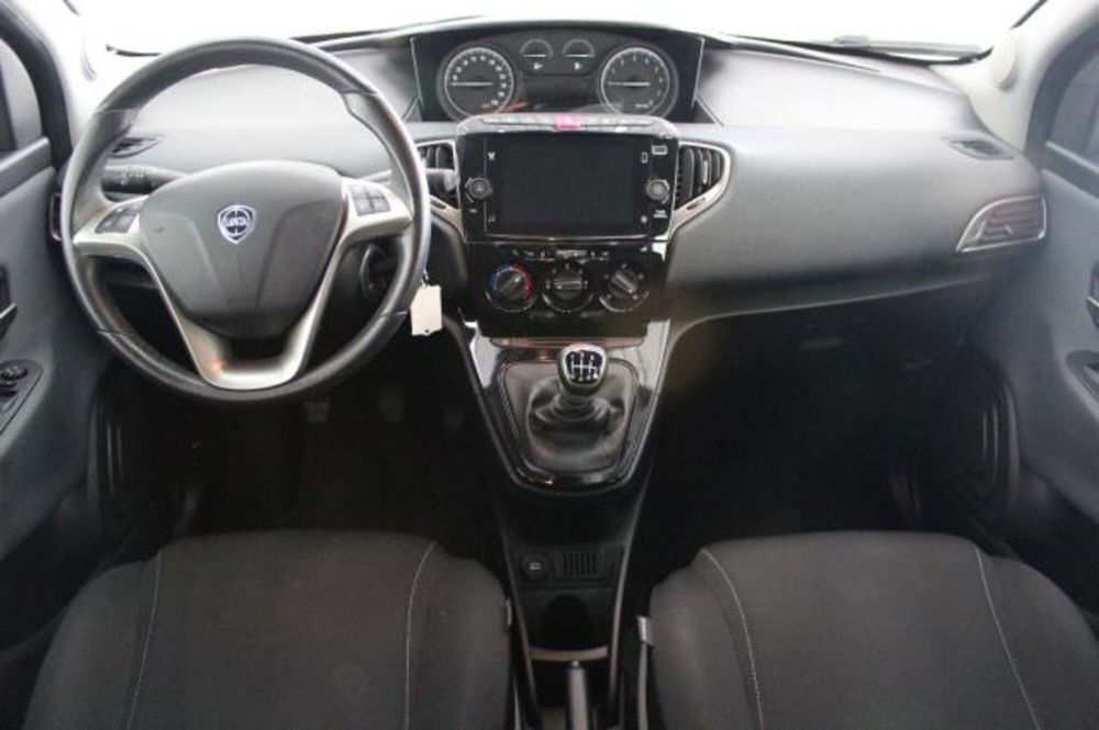 Lancia Ypsilon usata a Potenza (7)