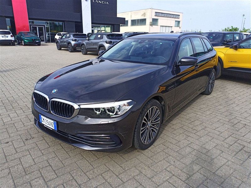 BMW Serie 5 Touring 520d 48V  Business  del 2020 usata a Alessandria