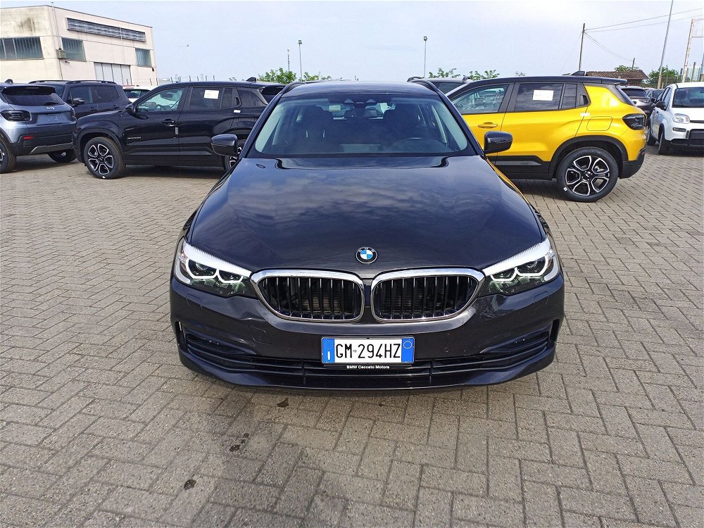 BMW Serie 5 Touring 520d 48V  Business  del 2020 usata a Alessandria (2)