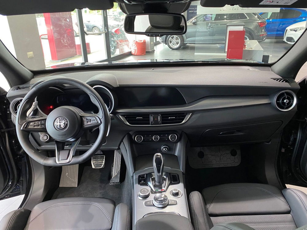 Alfa Romeo Stelvio nuova a Reggio Emilia (12)