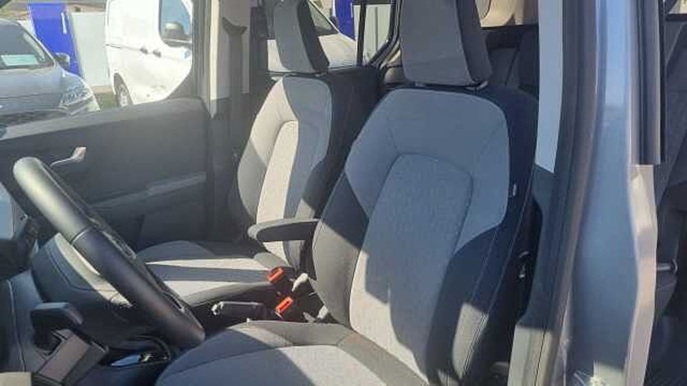 Ford Tourneo Courier nuova a Salerno (19)