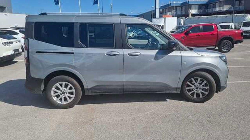 Ford Tourneo Courier nuova a Salerno (6)