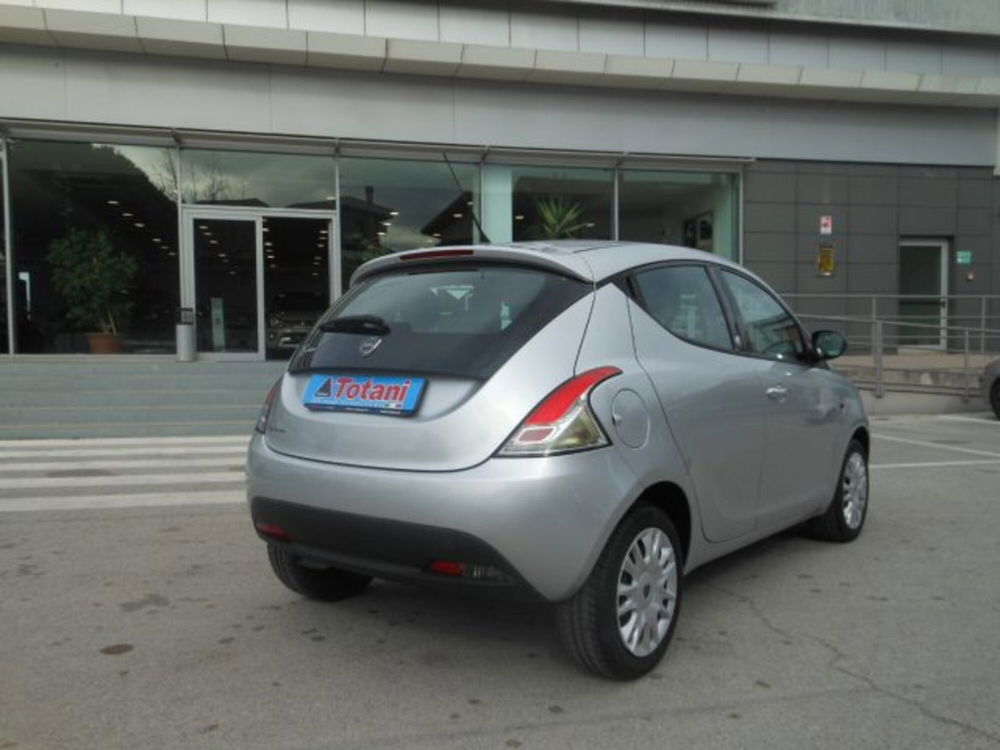 Lancia Ypsilon usata a L'Aquila (5)