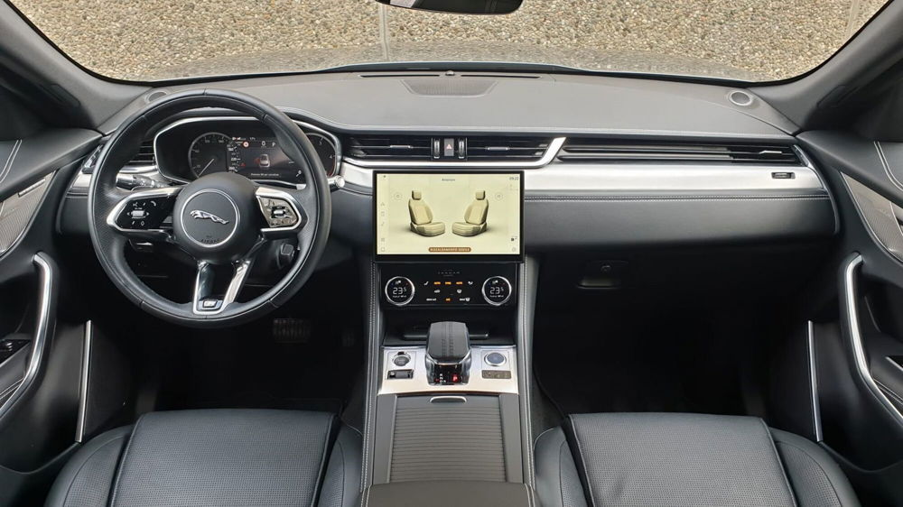 Jaguar F-Pace 3.0 D 300 CV AWD aut. R-Dynamic S  del 2021 usata a Bergamo (4)