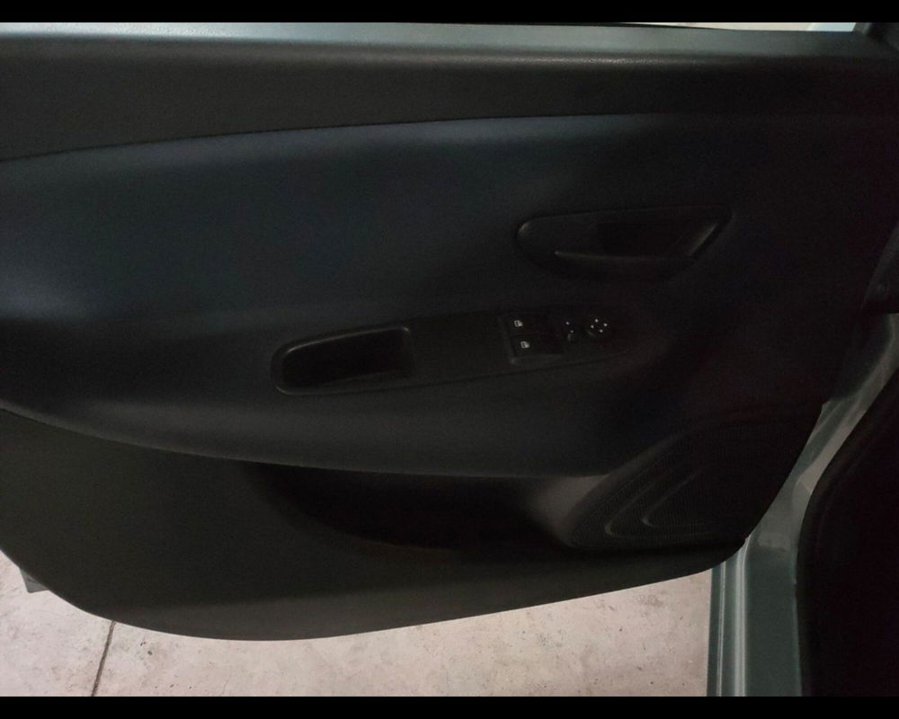 Lancia Ypsilon usata a Caserta (14)