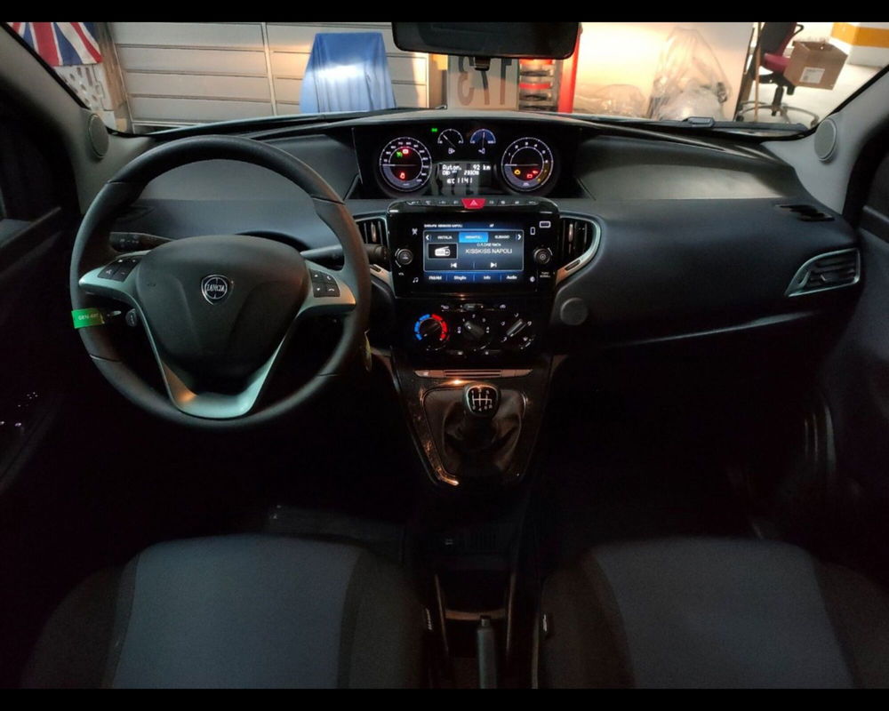 Lancia Ypsilon usata a Caserta (16)