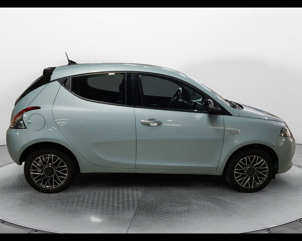 Lancia Ypsilon usata a Caserta (5)