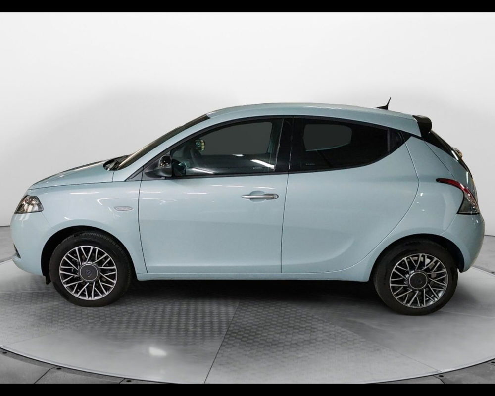 Lancia Ypsilon usata a Caserta (6)