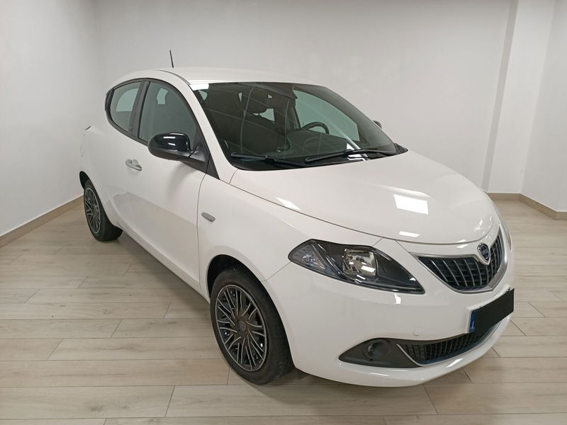 Lancia Ypsilon 1.0 FireFly 5 porte S&amp;S Hybrid Ecochic Gold  del 2021 usata a Moncalieri