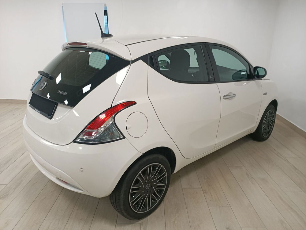 Lancia Ypsilon usata a Torino (6)