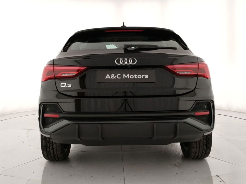 Audi Q3 Sportback nuova a Caserta (4)