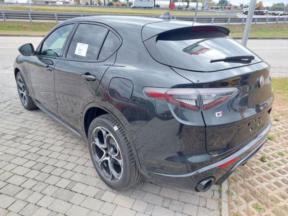 Alfa Romeo Stelvio nuova a Padova (4)