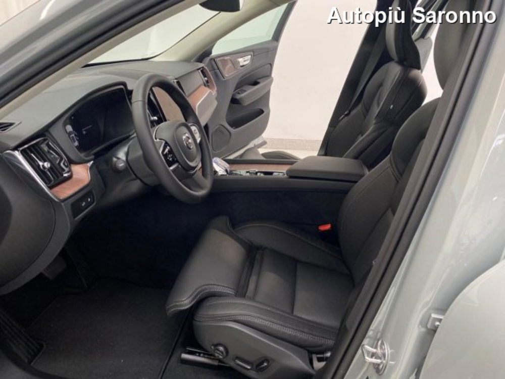 Volvo XC60 nuova a Varese (14)