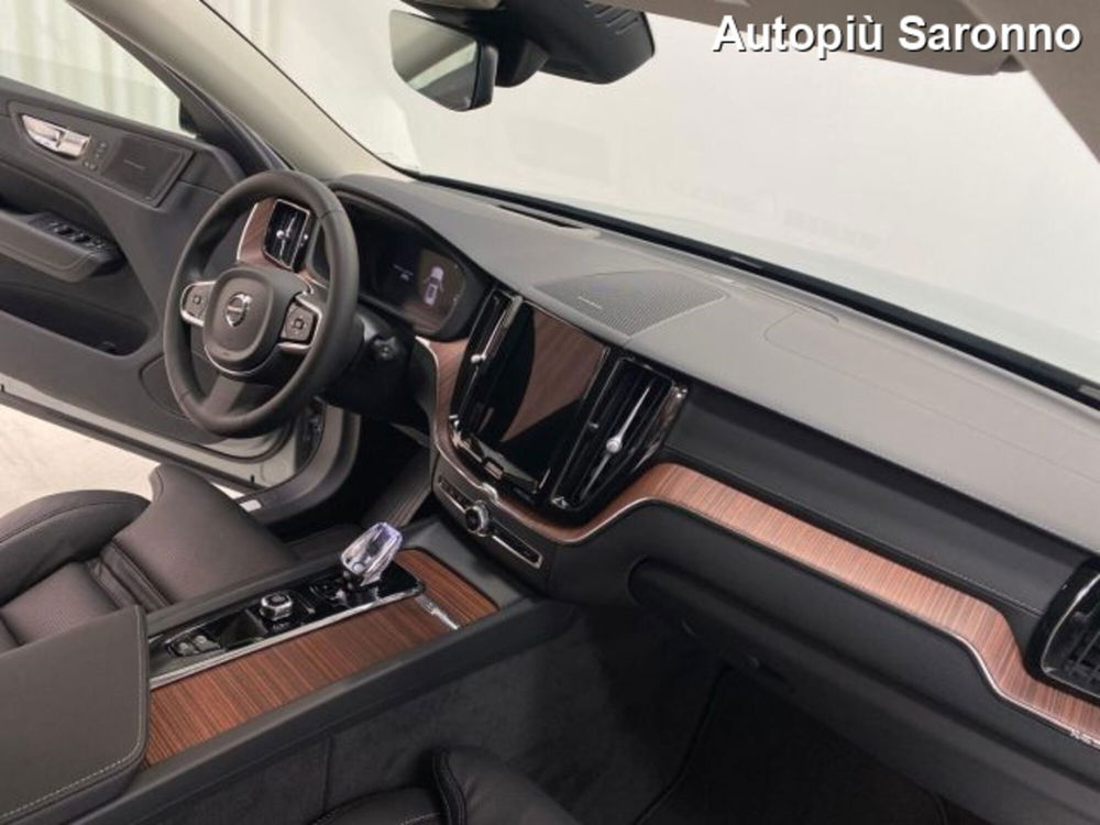 Volvo XC60 nuova a Varese (8)